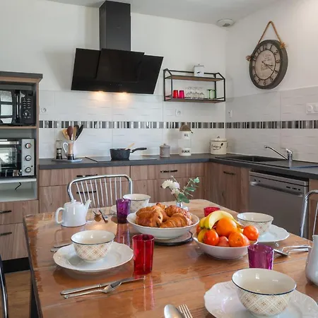 Holiday home Le Jovia Cour Exterieure Wifi Laval (Mayenne)